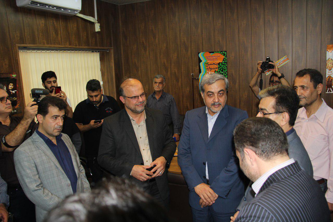 رونمایی از پوستر جشنواره تئاتر خیابانی لاهیجان