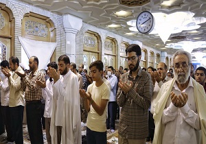 نماز عید سعید قربان در حرم حضرت معصومه (س) اقامه شد