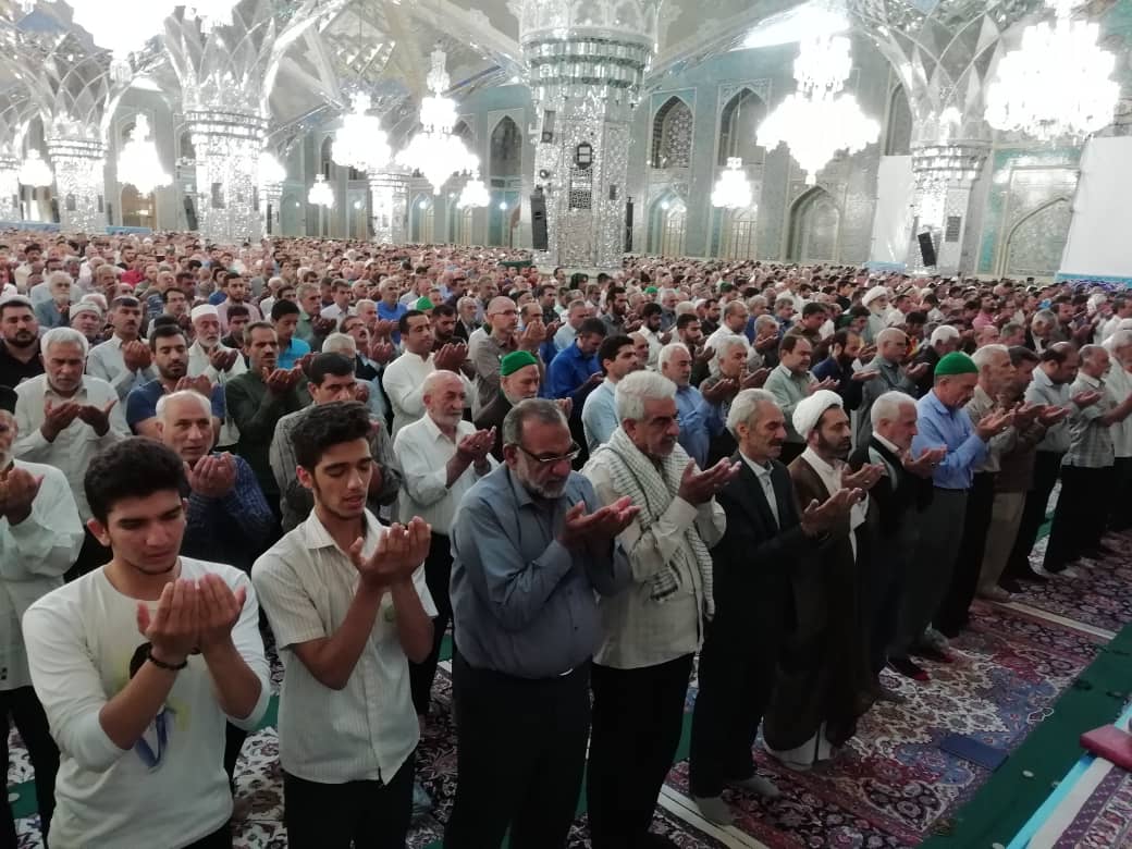 برپایی نماز بندگی در بارگاه منور رضوی/ نماز عید قربان در حرم مطهر رضوی برگزار شد + تصاویر