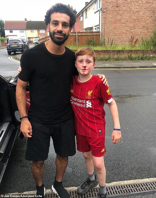 دلجویی محمد صلاح از هوادار خردسال انگلیسی + عکس
