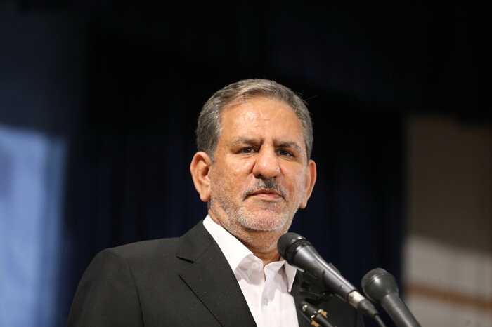 بازدید جهانگیری از نمایشگاه فناوری‌های نوین مجمع اقتصادی خزر