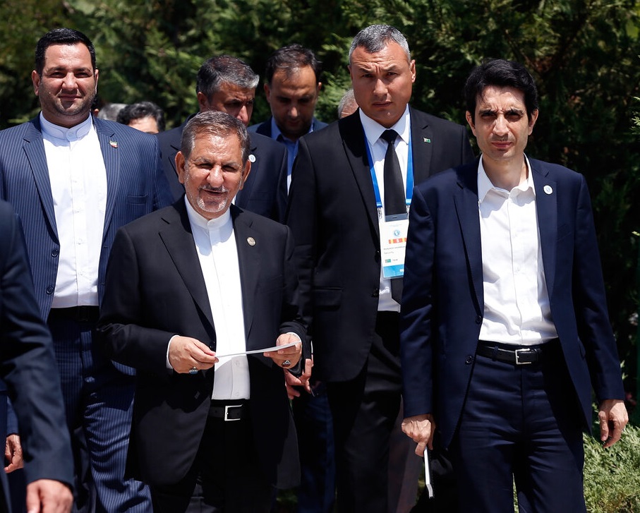 بازدید جهانگیری از نمایشگاه فناوریهای نوین مجمع اقتصادی خزر