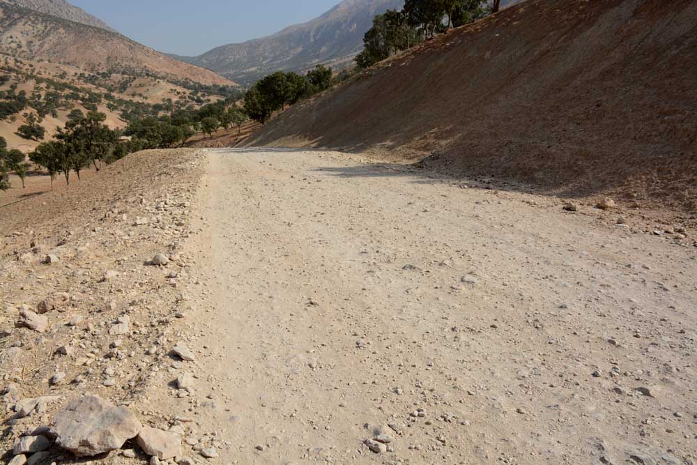 وقتی جوانان برای رفع مشکل راه روستا دست به جهاد می‌زنند
