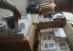 شناسایی انبار نگهداری از تلفن‌های همراه قاچاق در حکیمیه/ جریمه ۳ میلیاردی متخلف