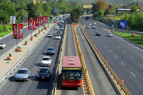 اتوبوس ها در انتظار بی. آر. تی شدن
