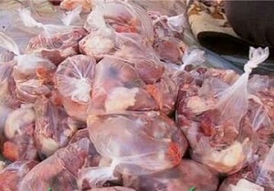 توزیع  گوشت قربانی بین مددجویان کمیته امداد امام خمینی  اردستان