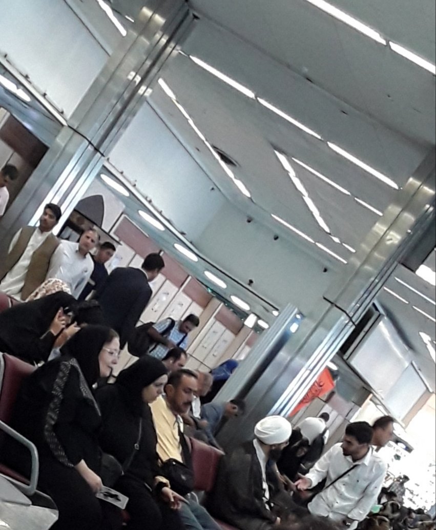 حضور بدون تشریفات امام جمعه تهران در فرودگاه +عکس
