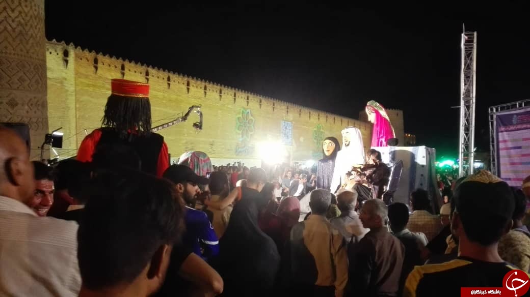 محوطه بیرونی قلعه سترگ کریم خان میزبان افتتاحیه نخستین جشنواره تیاتر ملی شهروند کودک شد