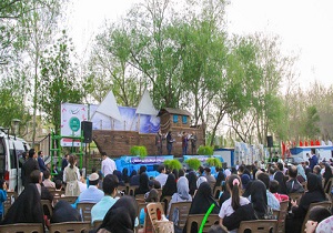 به مناسبت ایام دهه ولایت جشن های خانوادگی در پارک جنگلی ناژوان برگزار می‌شود