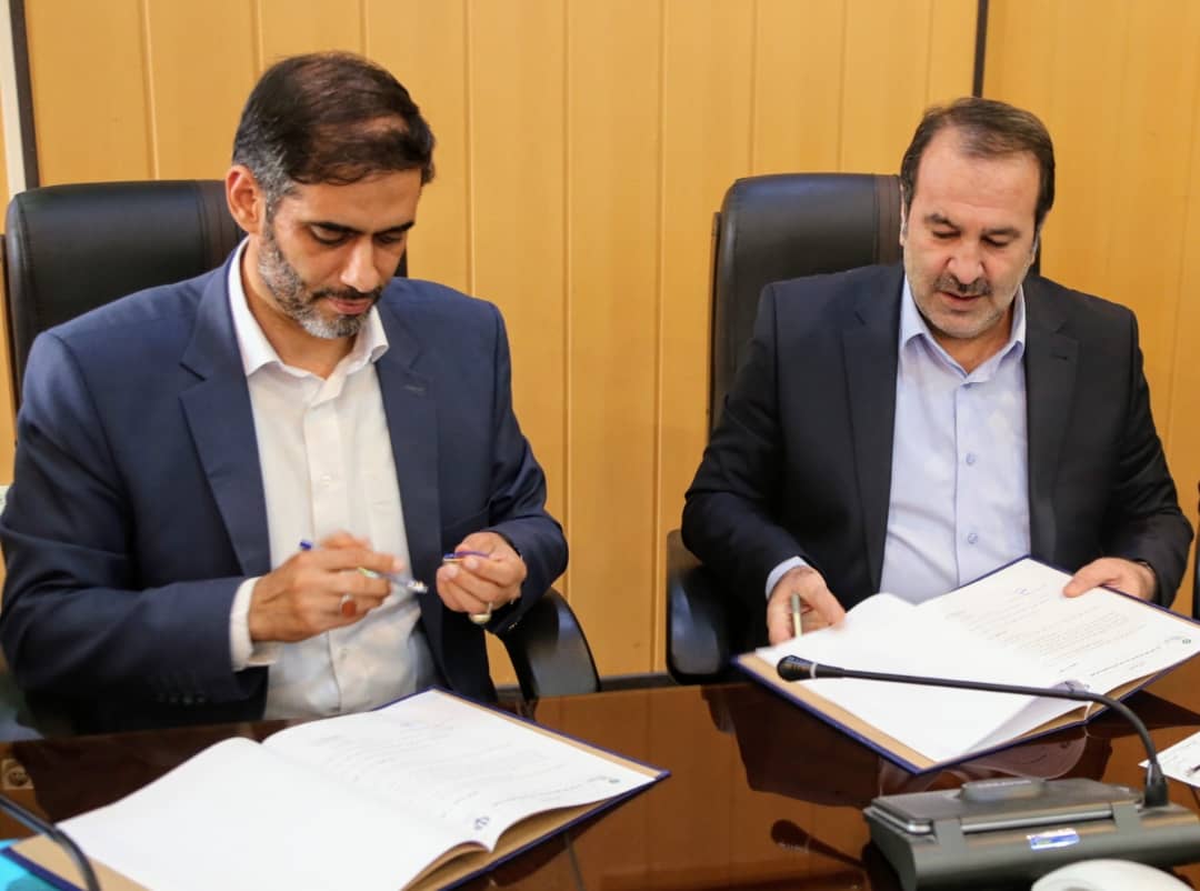 انعقاد تفاهم نامه همکاری قرارگاه خاتم الانبیا و استانداری فارس