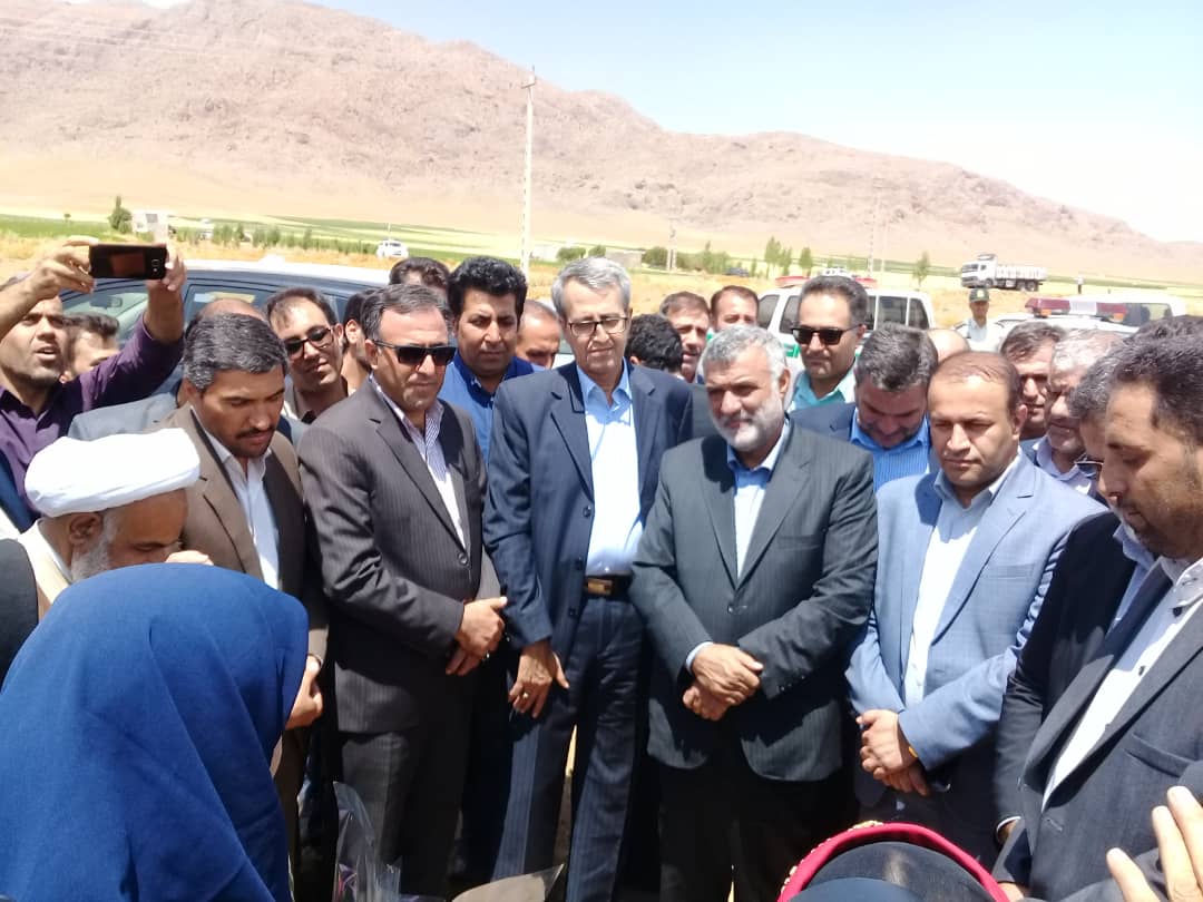 ساخت کارخانه خوراک دام و طیور در اقلید با حضور وزیر جهاد کشاورزی