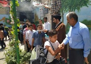 اعزام ۴۰ دانش آموز کانون فرهنگی تربیتی امام صادق (ع) به مشهد مقدس