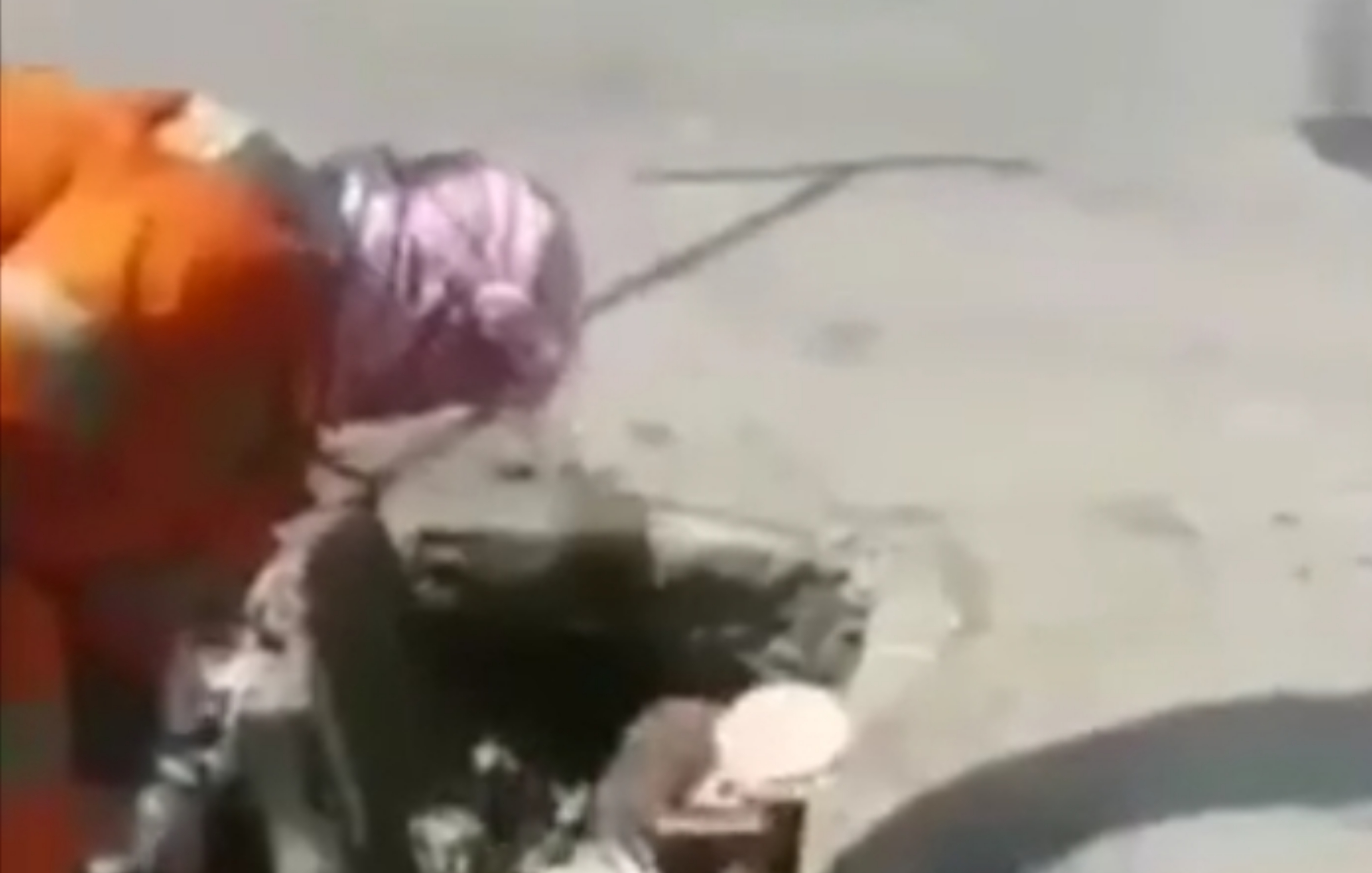 از خودگذشتگی پاکبانان اندیمشکی در گرمای۵۰ درجه +فیلم
