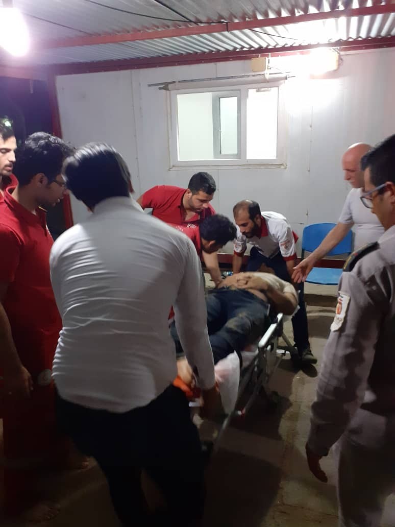 دو نفر از غرق شدن در ساحل دلوار نجات یافتند