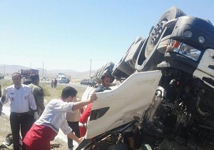 برخورد تانکر حمل شیر با پراید در کیلومتر ۶۷ آرادان به سرخه