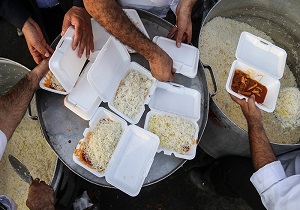 ۱۰ هزارپرس غذای گرم در قالب طرح اطعام رضوی توزیع می‌شود