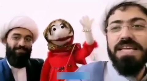 روحانی عروسک گردانی که باهنرش دین را تبلیغ می کند+فیلم روحانی عروسک گردانی که باهنرش دین را تبلیغ می کند+فیلم