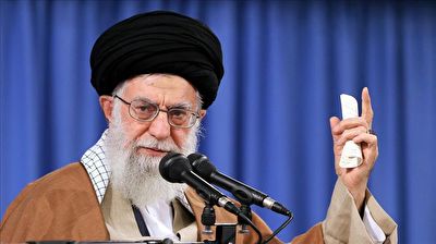 رهبر انقلاب خطاب به مسئولان: بر سر يكديگر كمتر فرياد بكشيد + فیلم