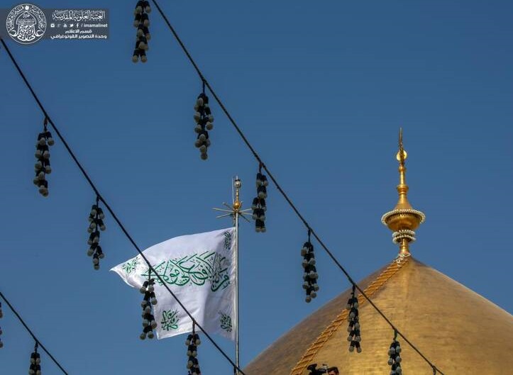 تصاویری بینظیر از مراسم تعویض پرچم ایوان طلای حرم امام علی(ع)