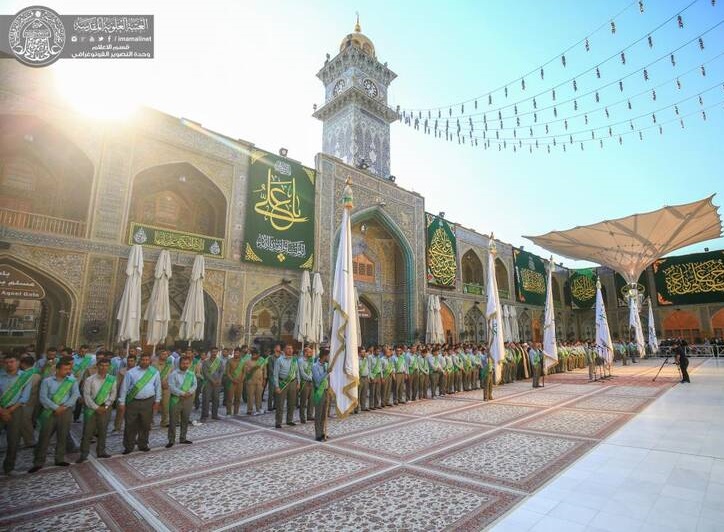 تصاویری بینظیر از مراسم تعویض پرچم ایوان طلای حرم امام علی(ع)