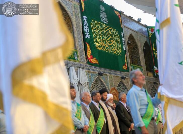 تصاویری بینظیر از مراسم تعویض پرچم ایوان طلای حرم امام علی(ع)
