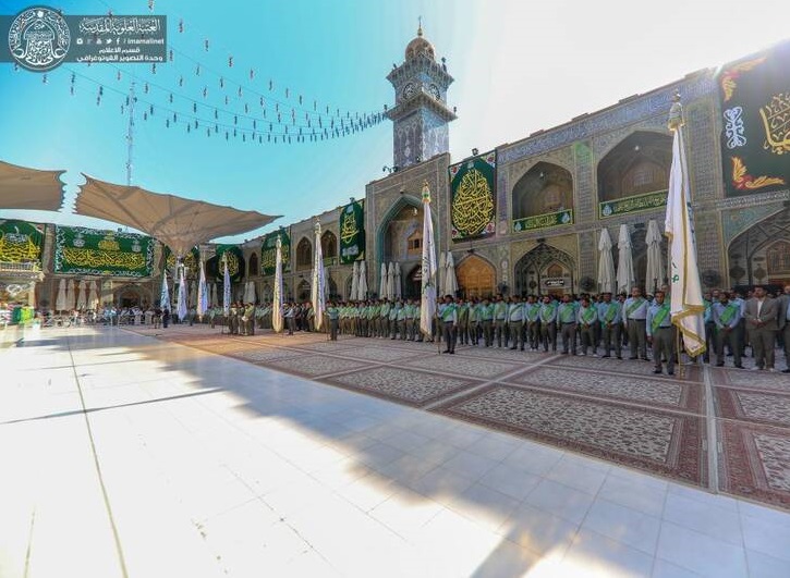 تصاویری بینظیر از مراسم تعویض پرچم ایوان طلای حرم امام علی(ع)
