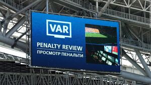 نیاز به VAR برای داوران VAR!
