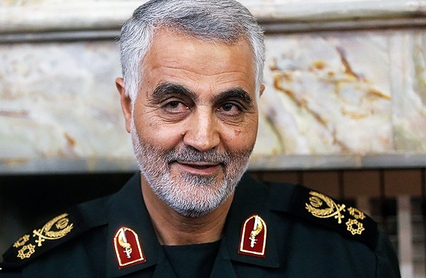 تجلیل از خانواده&zwnj;&lrm;های معظم شهدا توسط سرلشکر قاسم سلیمانی +تصاویر