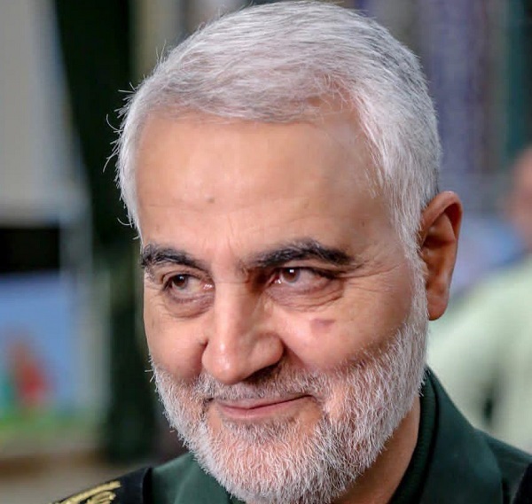 تجلیل از خانواده&zwnj;&lrm;های معظم شهدا توسط سرلشکر قاسم سلیمانی +تصاویر