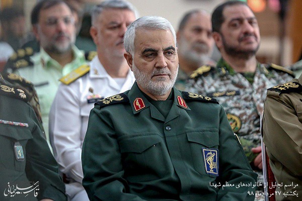 تجلیل از خانواده&zwnj;&lrm;های معظم شهدا توسط سرلشکر قاسم سلیمانی +تصاویر
