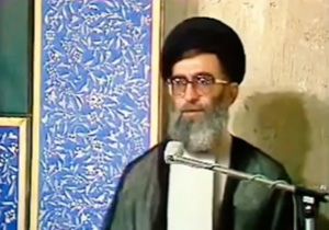 تبریک عید غدیر توسط رهبر انقلاب به امام خمینی(ره) در حسینیه جماران + فیلم