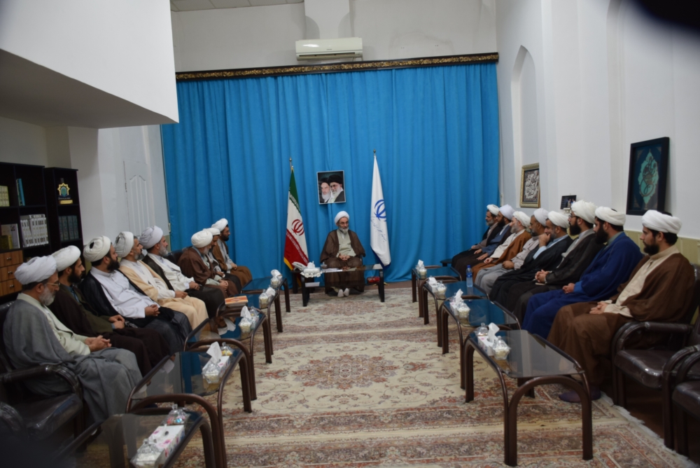 متولیان فرهنگی جامعه برای مقابله با بی بندوباری در سواحل دریا فکری کنند