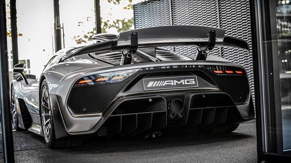 تعویق یک ساله معرفی و عرضه ابرخودرو مرسدس AMG One نسخههای تولید محدود مازراتی با تودوزی چرم خاص در رویداد مونتهری