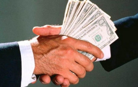 مبارزه با مفاسد اقتصادی از مزایای اعتماد نکردن به بیگانگان است
