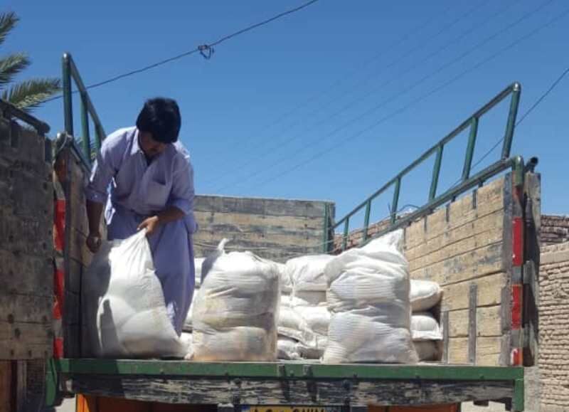 افزون بر ۶۰۰ سبد موادغذایی بین نیازمندان نوک&zwnj;آباد خاش توزیع شد