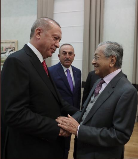 نخستین تصاویر از اردوغان پس از شایعه درگذشت وی