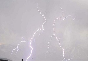 صاعقه ۵۰ هندی را به کام مرگ کشاند