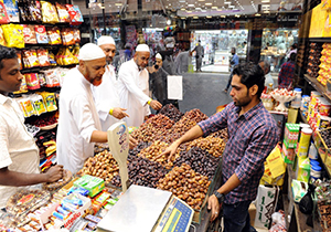 بی رغبتی زائران ایرانی به خرید سوغات از عربستان + فیلم