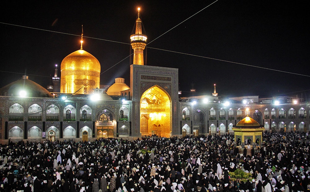 مناجات‌خوانی بامدادی هیات "حسین جان" در حرم رضوی