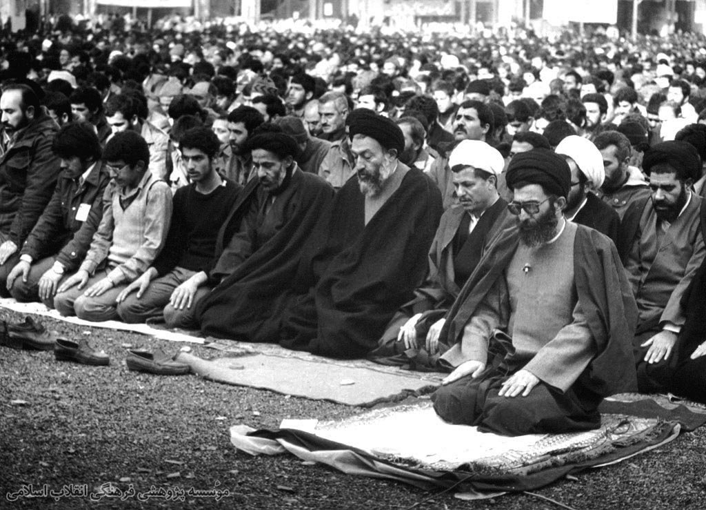 نماز جمعه میعادگاه دلدادگان نظام مقدس جمهوری اسلامی؛ تریبونی که ۴ دهه از تفرقه مصون ماند