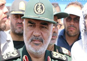 درخواست مردم ‌مسجدسلیمان از سرلشکر سلامی برای بازدید از مناطق زلزله‌زده