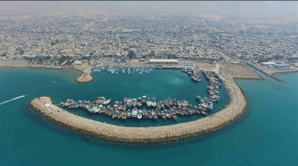 جمع آوری ۲۵ دستگاه پمپ بنزینی از حوضچه بندر کنگان