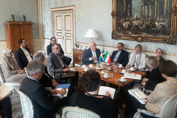 استقبال کشور های اروپایی از سفر ظریف خبر از همراه نبودن بازیگران بین المللی و اروپایی با تحریم&zwnj;های آمریکا علیه تهران دارد/با یک بازی هدفمند  از توان بازیگران بین المللی؛ تضمین کننده موفقیت تهران را در حوزه روابط بین الملل
