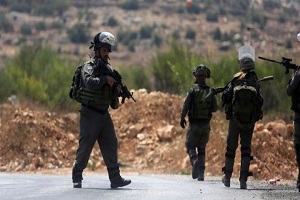 وحشت نظامیان صهیونیست هنگام درگیری با یک فلسطینی