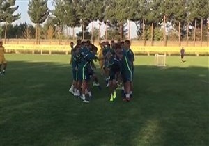استقبال جالب بازیکنان سپاهان از امید نورافکن + فیلم