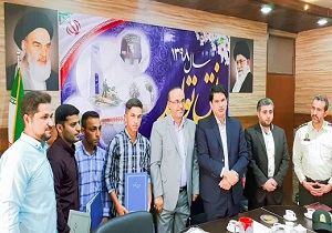از مقام آوران مسابقات علوم آزمایشگاهی در حمیدیه تقدیر شد