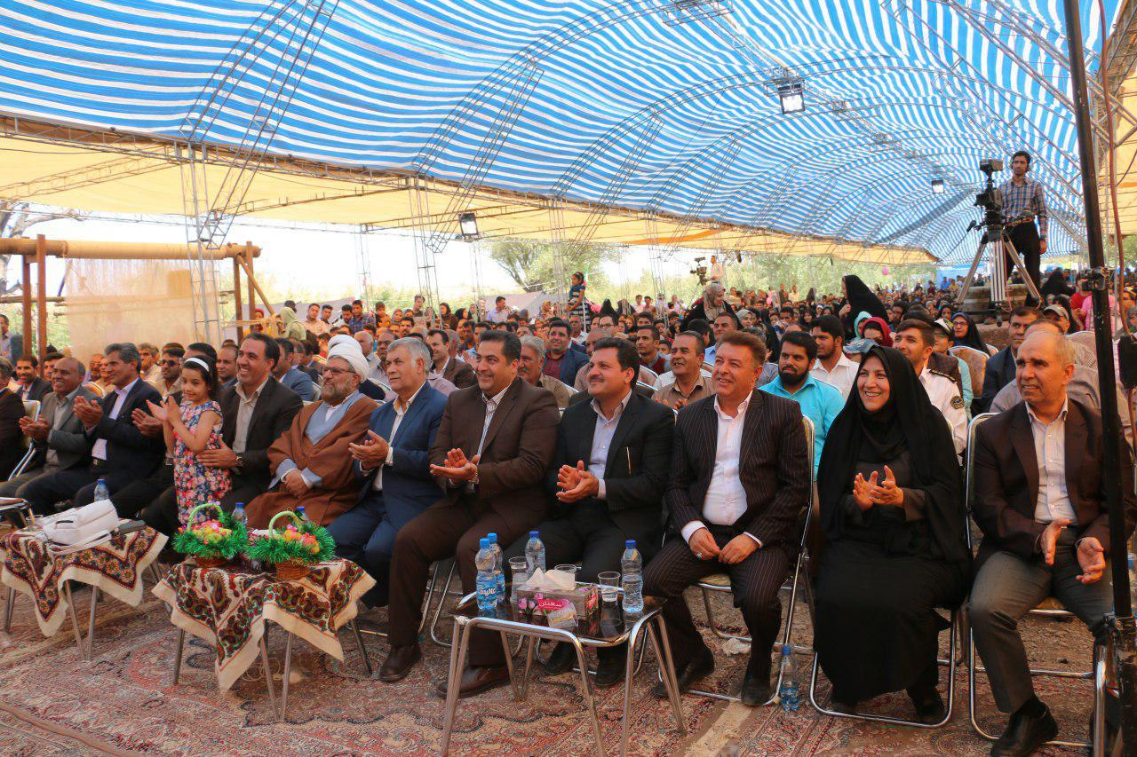 ششمین جشنواره سیب و گلابی در گلزار بردسیر