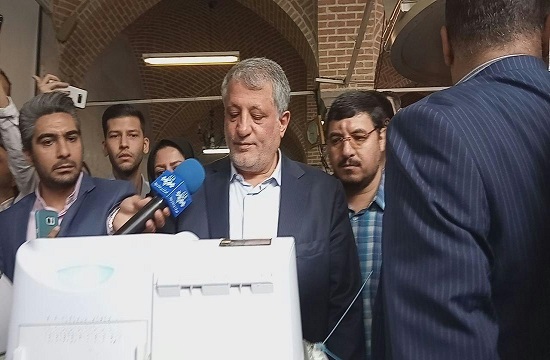 آغاز پنجمین دوره انتخابات شورایاری&zwnj;ها/ رئیس شورای شهر تهران در محله کاشانک رای داد