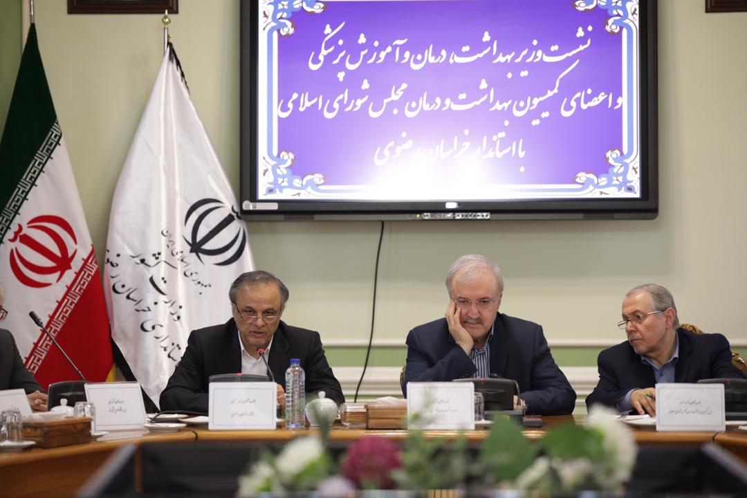 مسیر اخذ مجوز برای ورود بخش غیر دولتی به حوزه درمان تسهیل شود