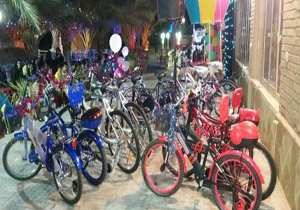 پنجاه آرزوی فرزندان زیر نظر کمیته امداد امام خمینی بافق برآورده شد